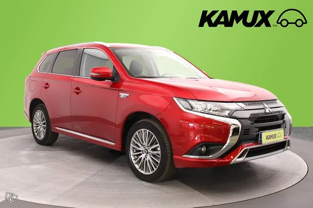 Mitsubishi Outlander 4WD 5P / Vakionopeudensäädin / Navigointi / Vähän ajettu / Neliveto / Image 1