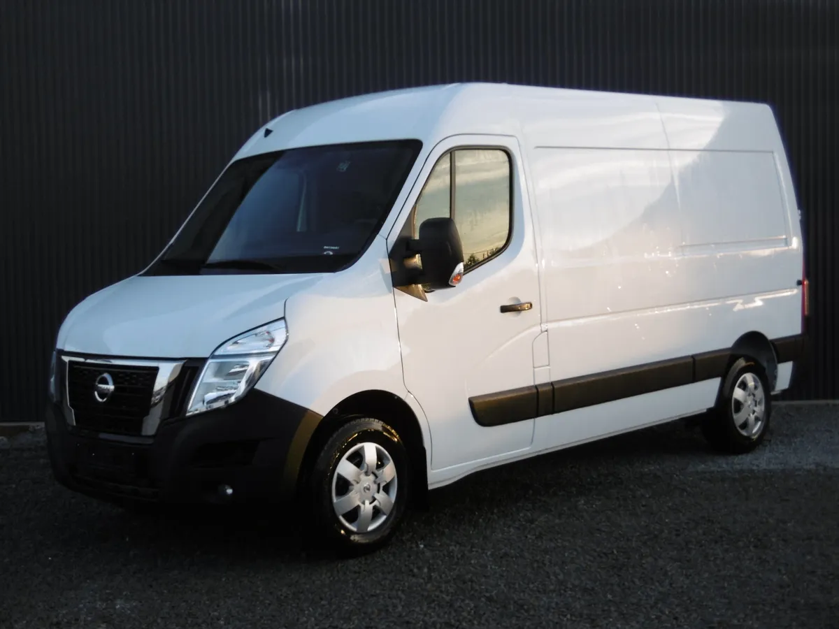 Nissan INTERSTAR NV400 DCI 135 N-CONNECTA L2H2 3T5 Image 1